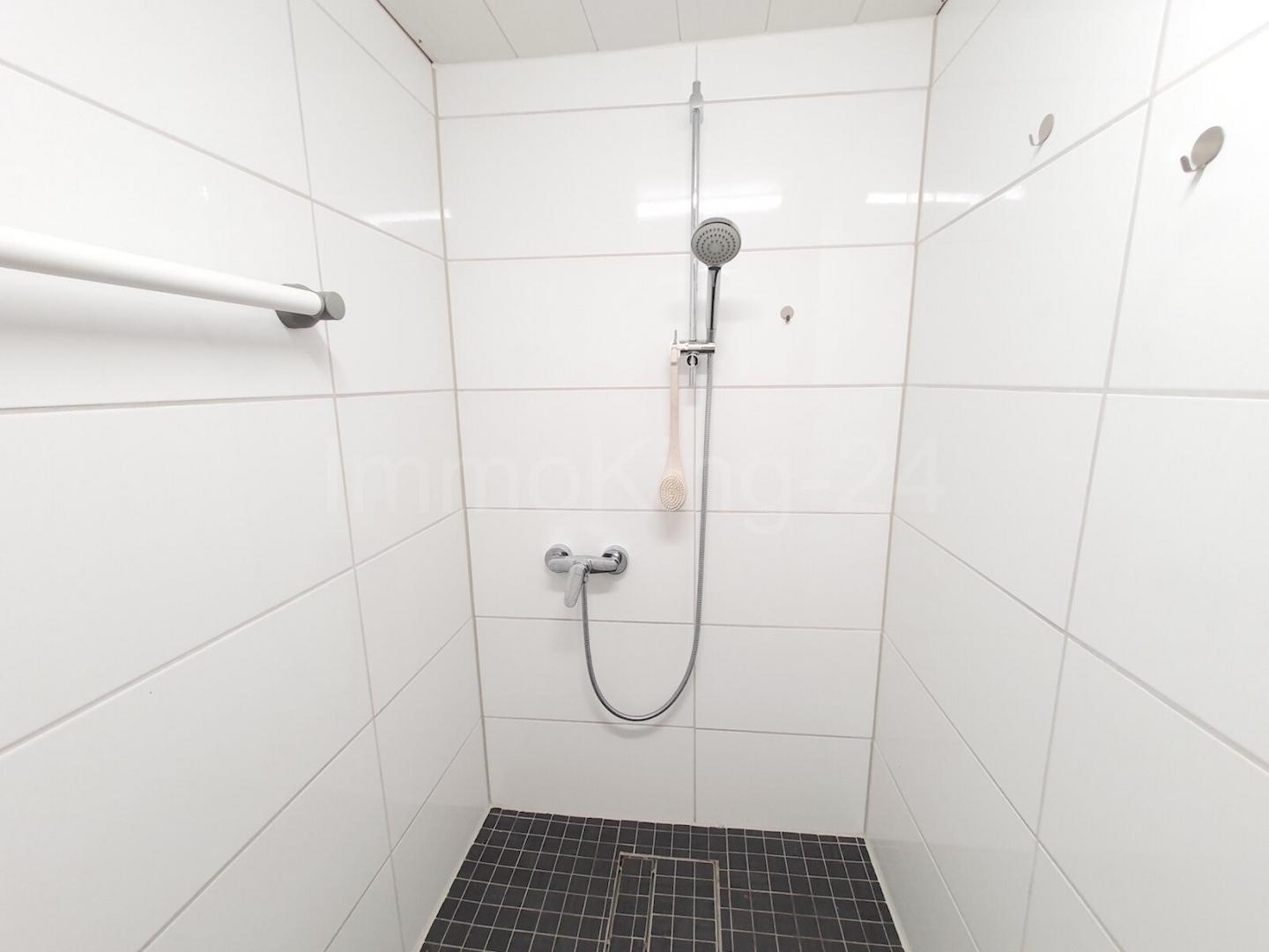 EBENERDIGE DUSCHE!