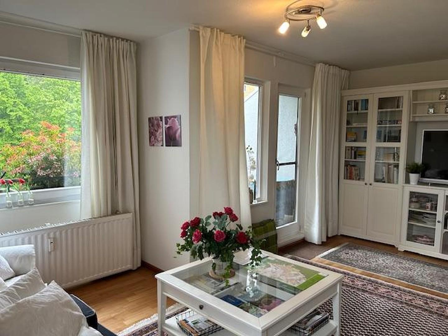 WZ- mit Ausgang zum Süd-Balkon