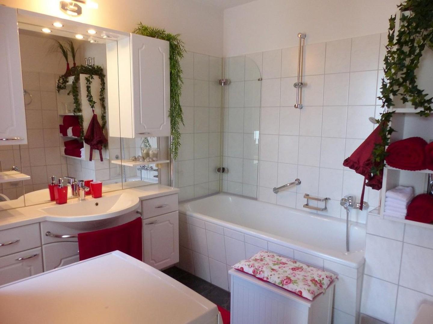 Bad mit Wanne