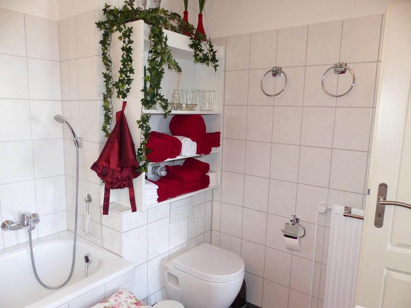 Bad mit Wanne +WC