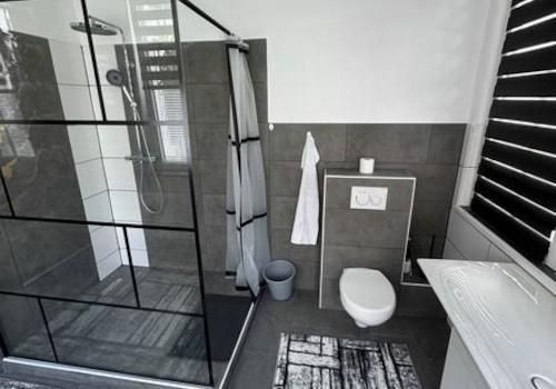 1n Du WC WB