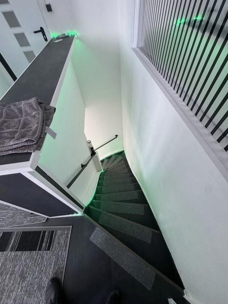 2v Treppe zur unteren Wohnung - bei Einzelverkauf wird hier vermauert