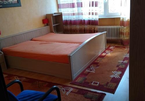 Schlafzimmer 1,Etaje