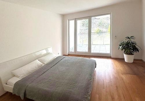 Schlafzimmer mit Balkon