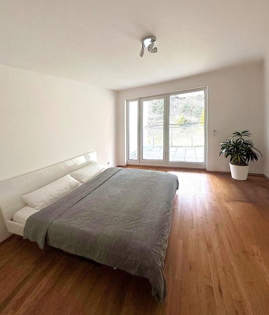 Schlafzimmer mit Balkon