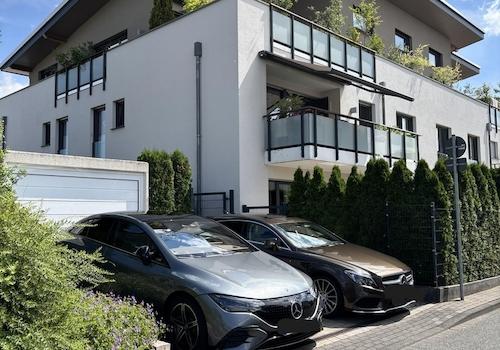 Stellplätze und Garage