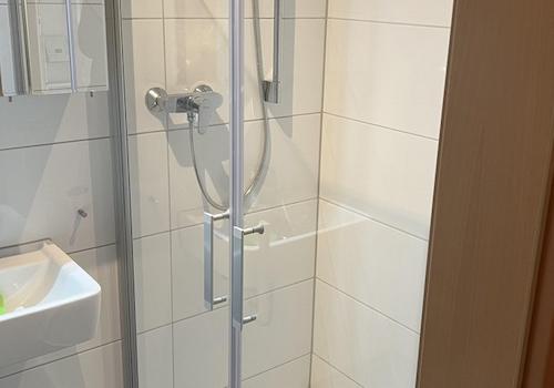Gästetoilette mit Dusche