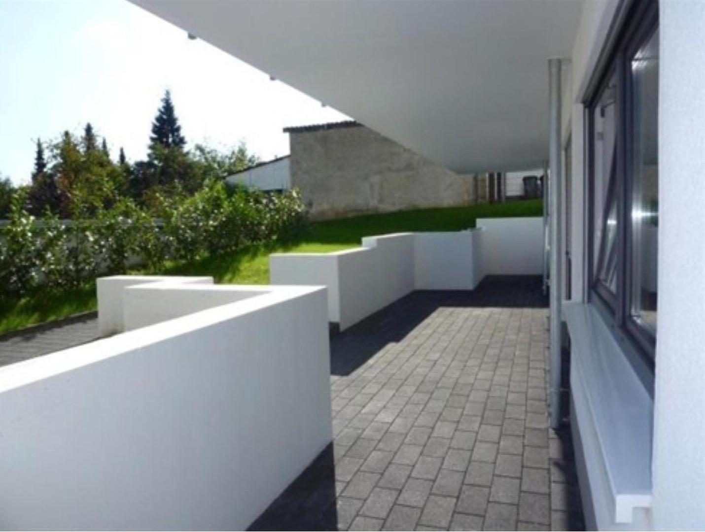Terrasse mit Gartenanteil