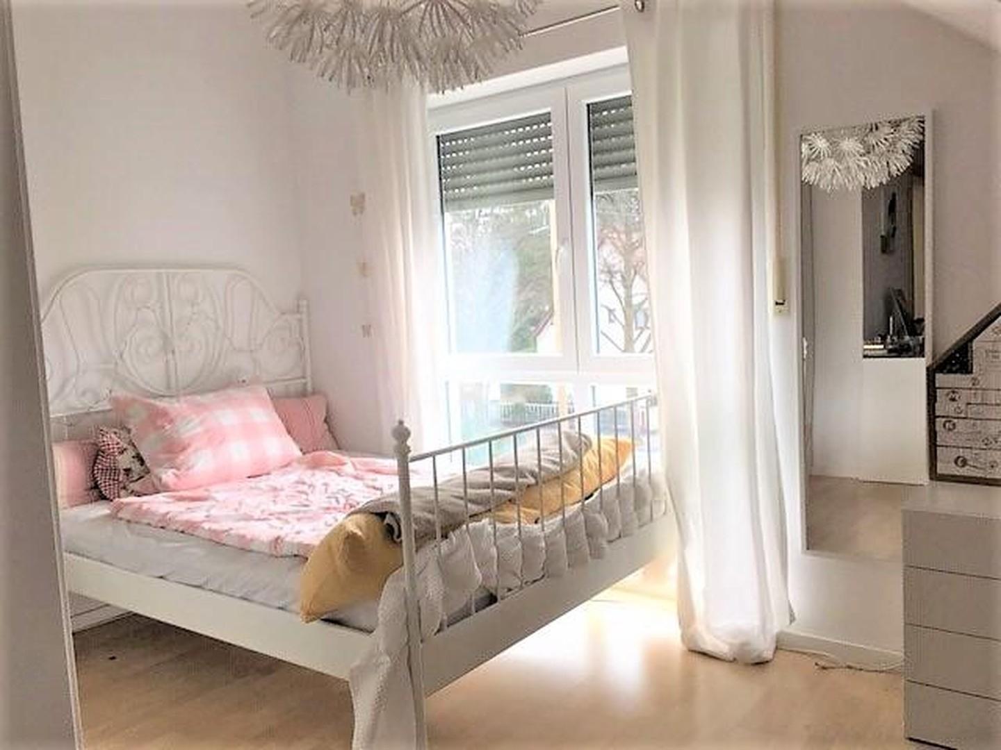 Schlafzimmer DG