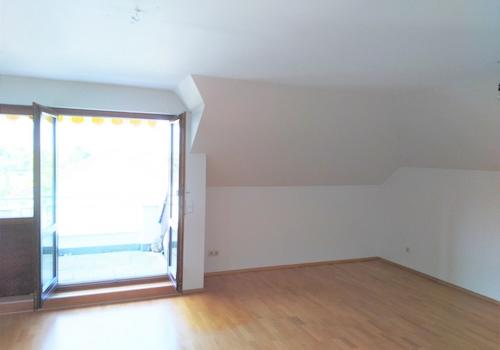 Wohnzimmer mit Balkon