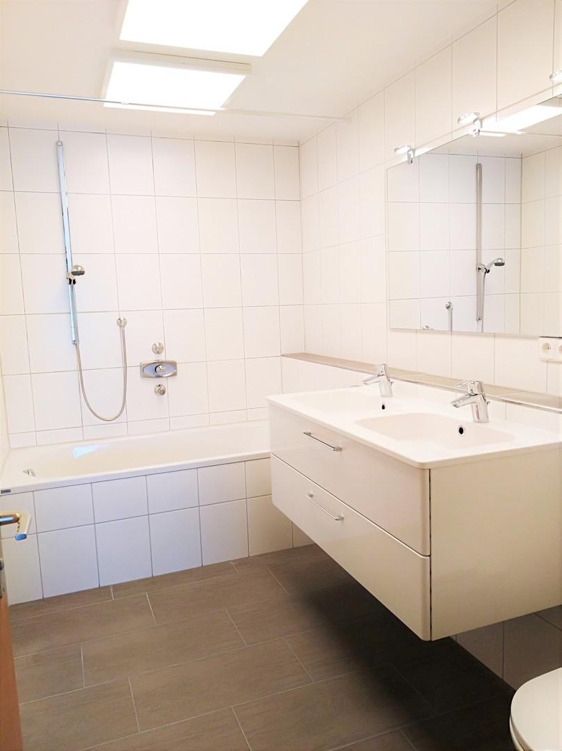 Bad mit Doppelwaschtisch & WC
