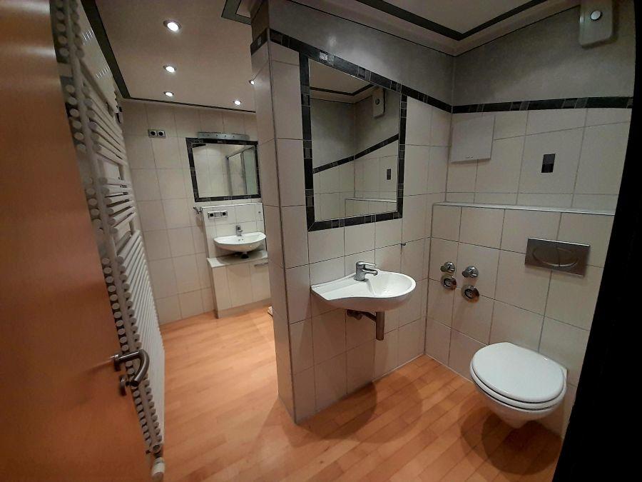 WC separiert