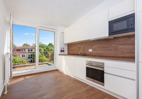 new_kitchen_with_balcony