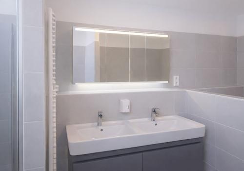 2-Badezimmer