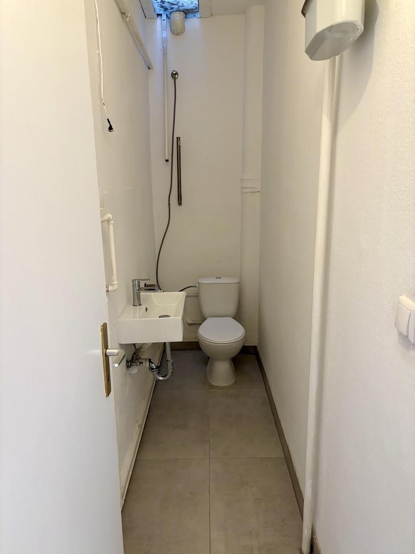 separates WC