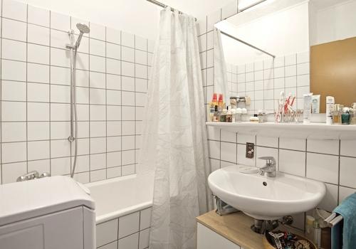 Badezimmer mit Badewanne...