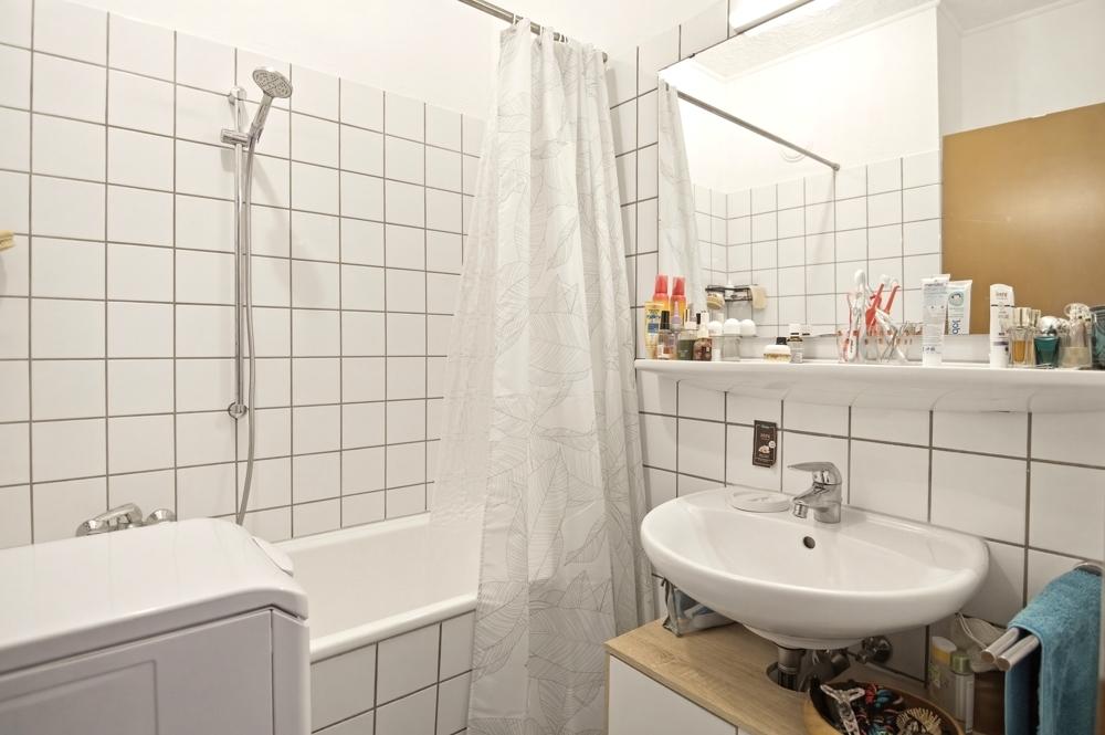 Badezimmer mit Badewanne...