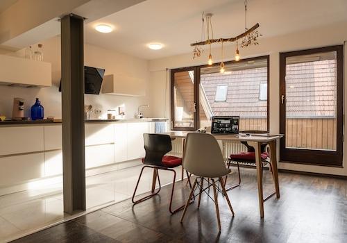 Wohnzimmer plus Küche