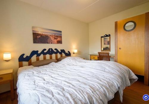 master-bedroom-kopen-appartement-brouwershaven-zeeland-recreatieadviseurs-vakantiehuistekoop-nl.jpg