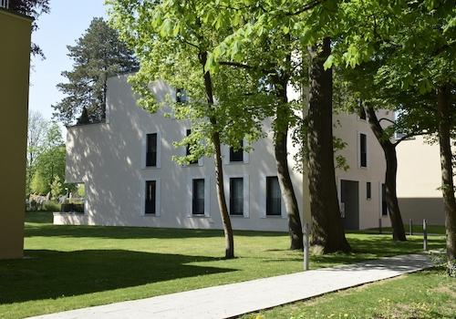 Hausansicht vom Park aus