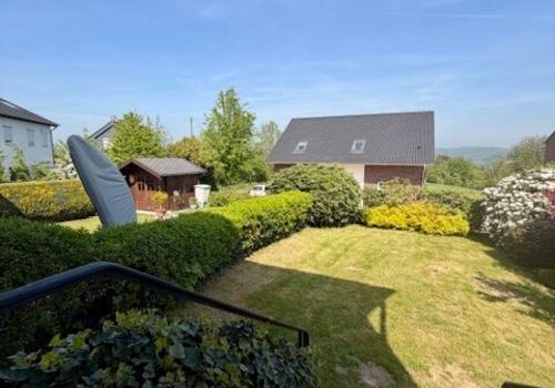 Haushälfte rechts - Blick in den tollen Garten