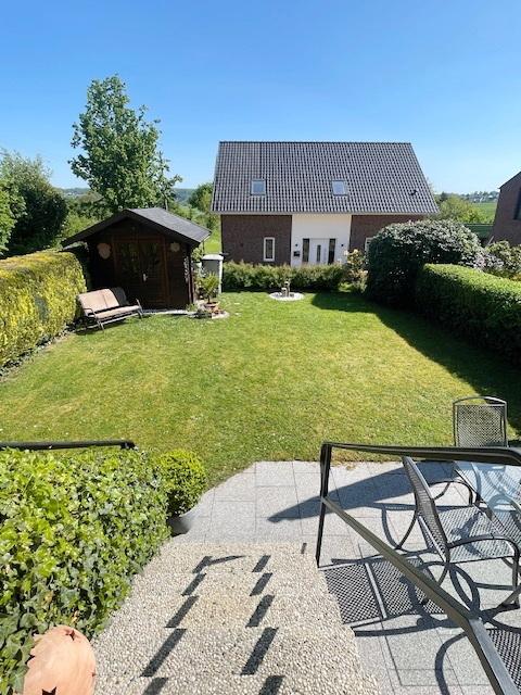 Haushälfte links Garten