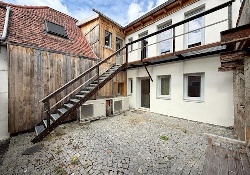 Hof + Stellplätze