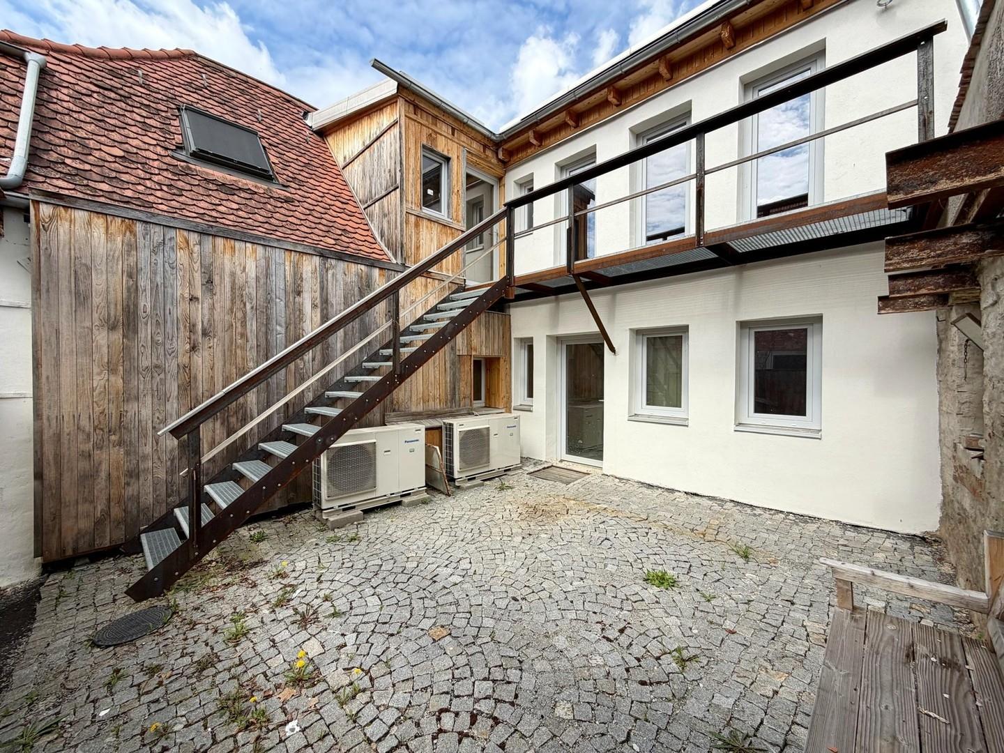 Hof + Stellplätze
