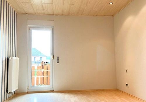 Schlafzimmer mit Balkonzugang