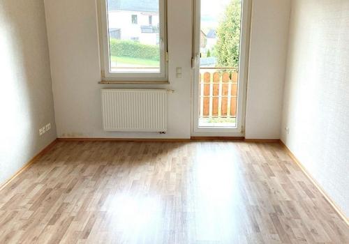 Zimmer mit Balkonzugang