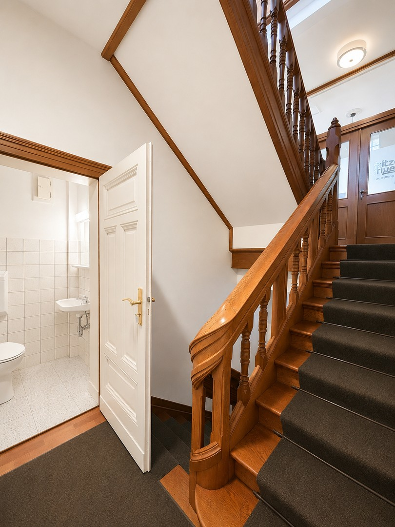Treppenhaus und WC