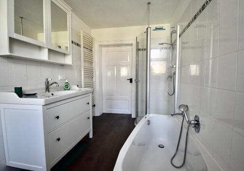 Badezimmer EG