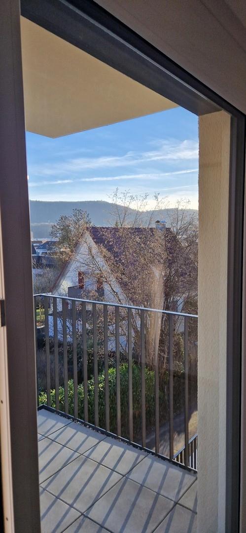 Blick aus Wohnung auf Terasse