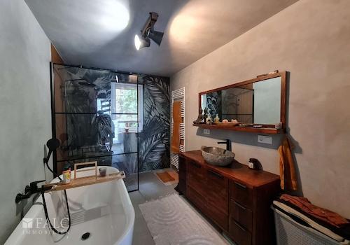 Bad mit Wanne