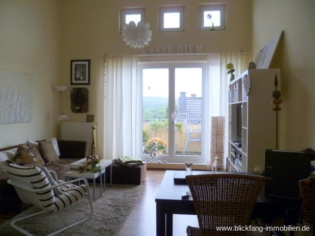 Wohnzimmer mit Balkon