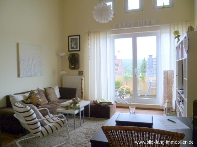 Helles Wohnzimmer mit Balkon