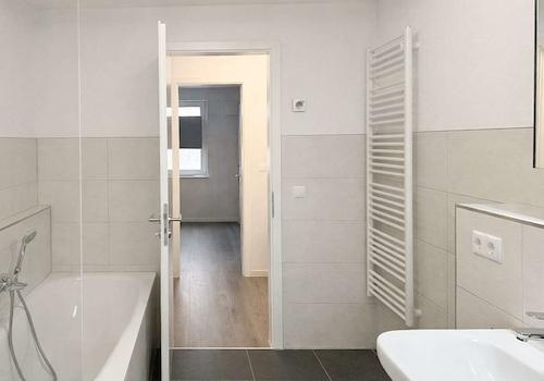 Dusche und Wanne