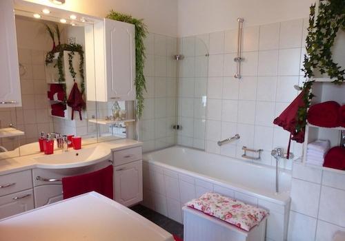 Bad mit Wanne