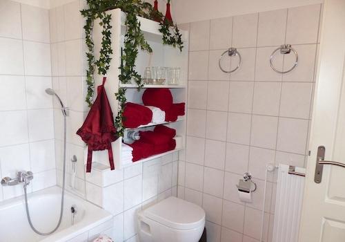 Bad mit Wanne +WC