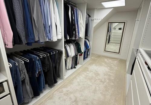 Kleiderschrank