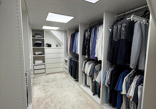 Kleiderschrank