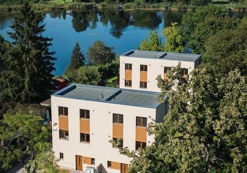Häuser am See