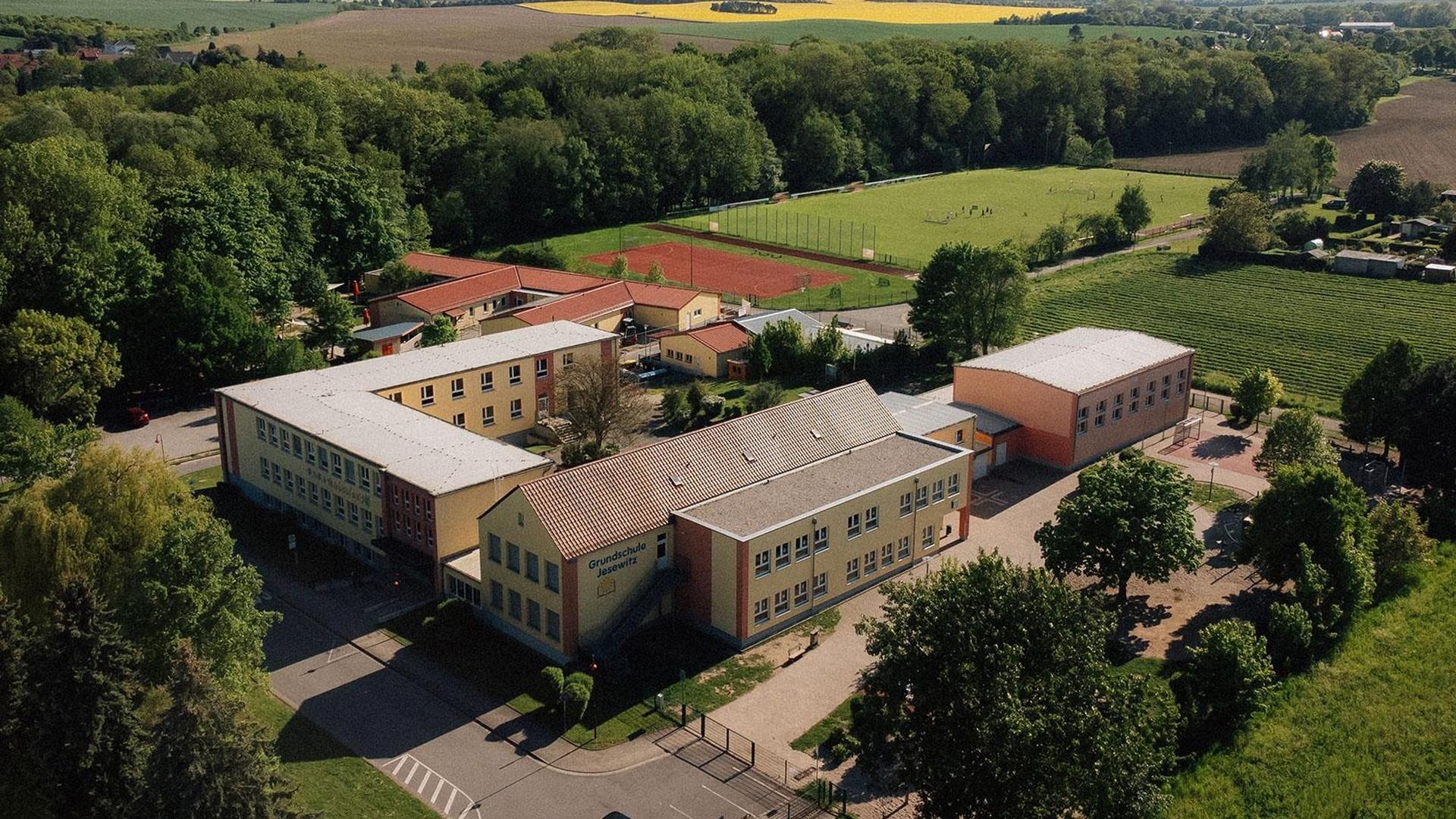 Grundschule&KiTa im Nachbarort