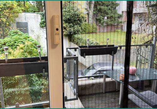 Blick auf den Balkon Richtung Innenhof