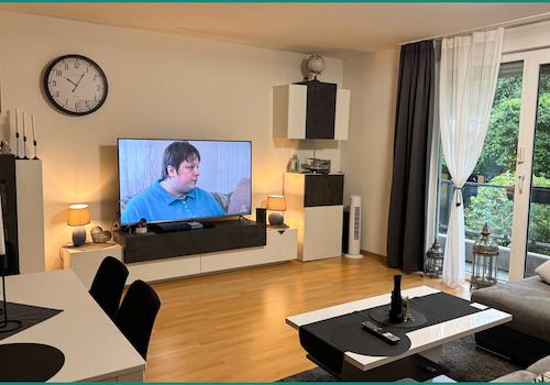 Eine weitere Ansicht des gemütlichen Wohnzimmers