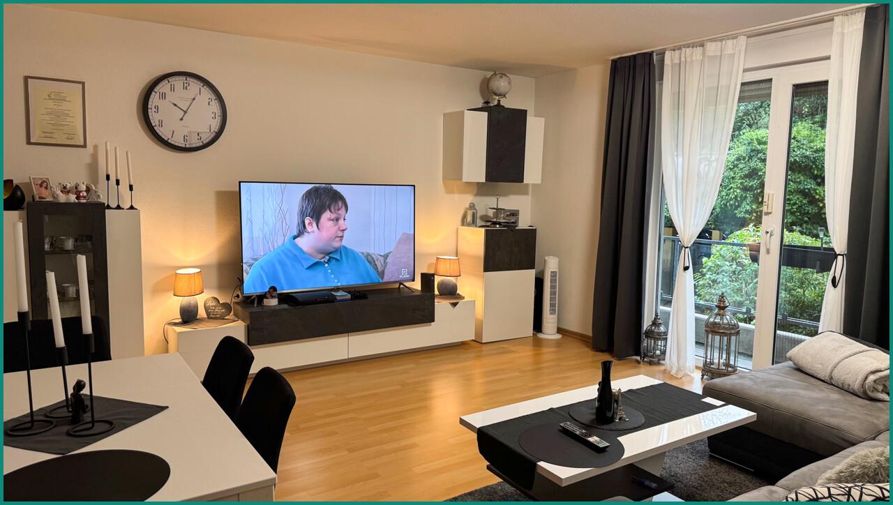 Eine weitere Ansicht des gemütlichen Wohnzimmers