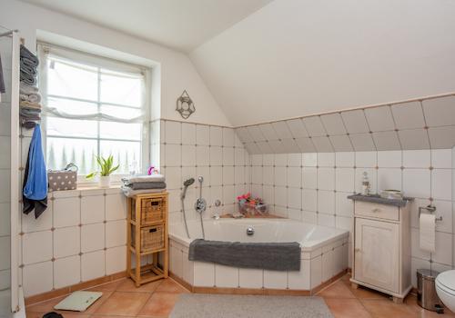 Badezimmer Blick II im Obergeschoss