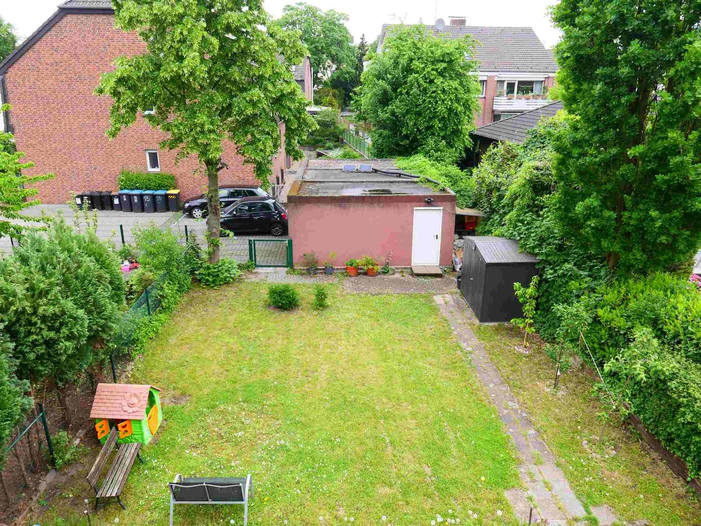Garten (optional) und Zugang zur Garage