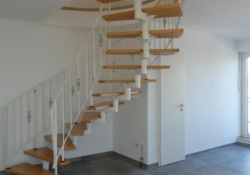 Eingangsbereich mit Wendeltreppe