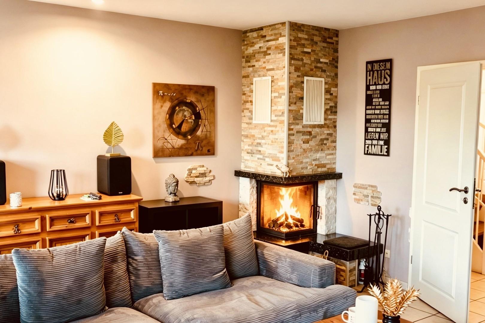 Wohnzimmer mit Kamin